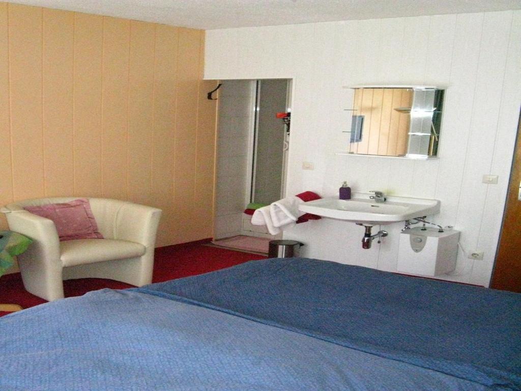 אלטנאו Bio-Hotel Zum Forsthaus חדר תמונה